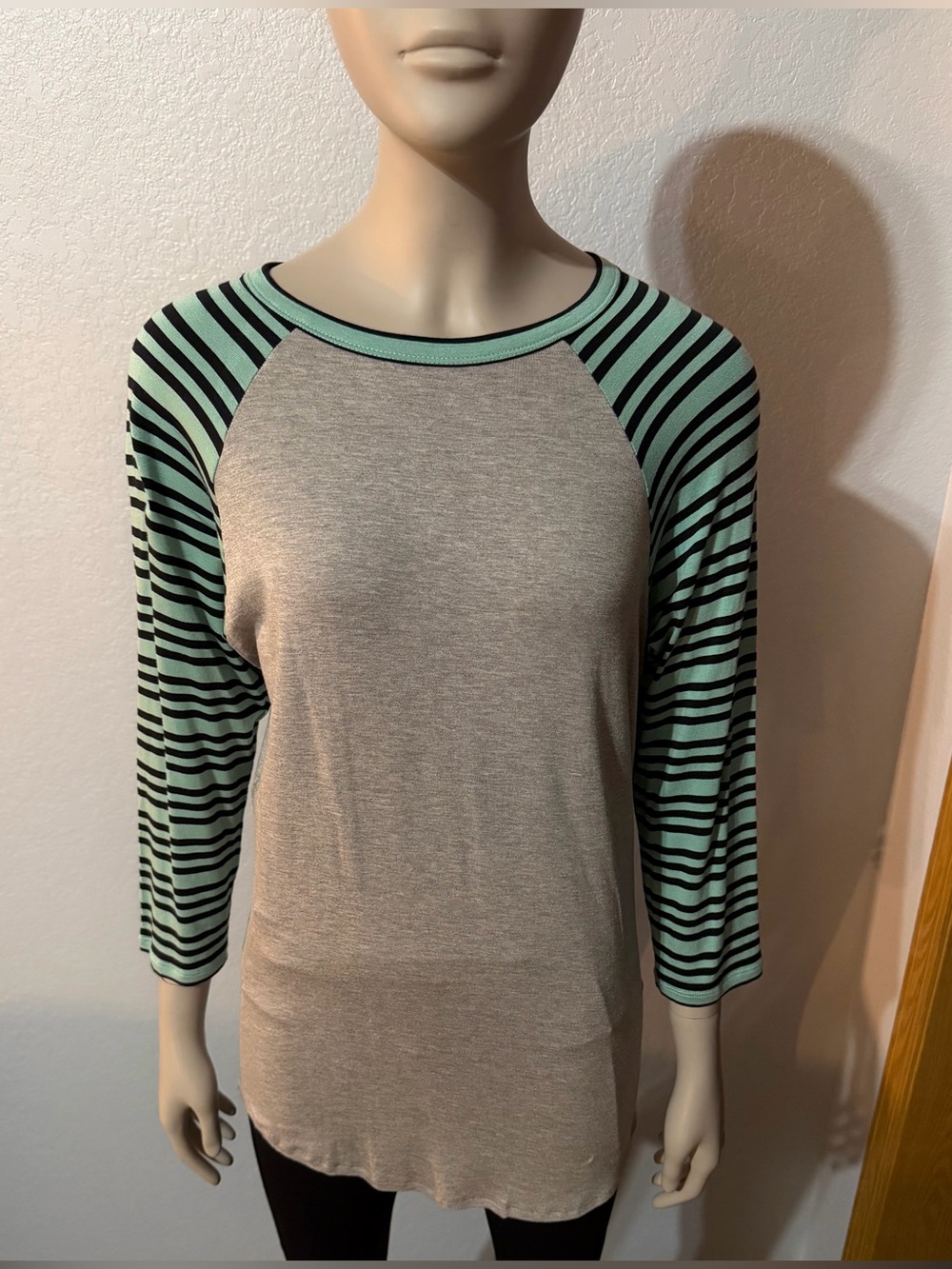 CLOSET CLEAR OUT ON ALL LULAROE MAKE AN OFFER BUNDLE NWT SMALL SOFT FUN STRETCHY
